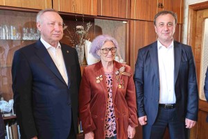 Владимир Делба и Александр Беглов посетили блокадницу Нону Мол-оглы