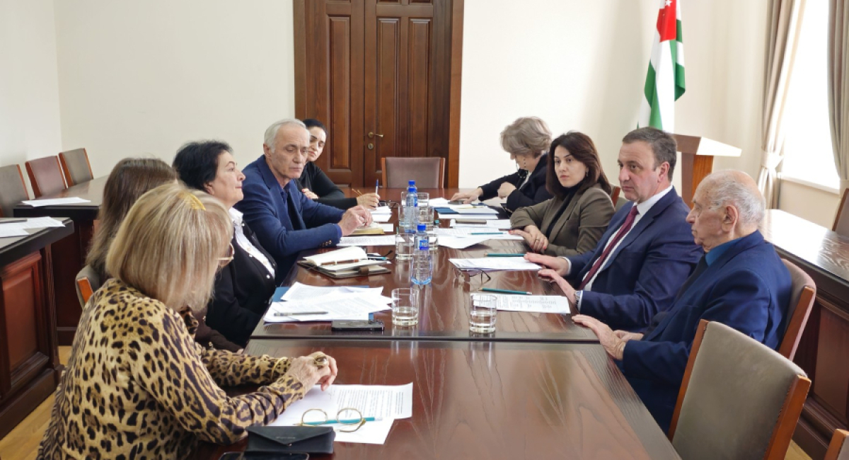 Владимир Делба провел рабочее совещание по оказанию поддержки педагогическим работникам в сельских образовательных учреждениях