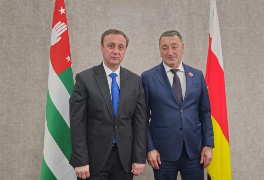 Владимир Делба поздравил Константина Джуссоева с днем рождения