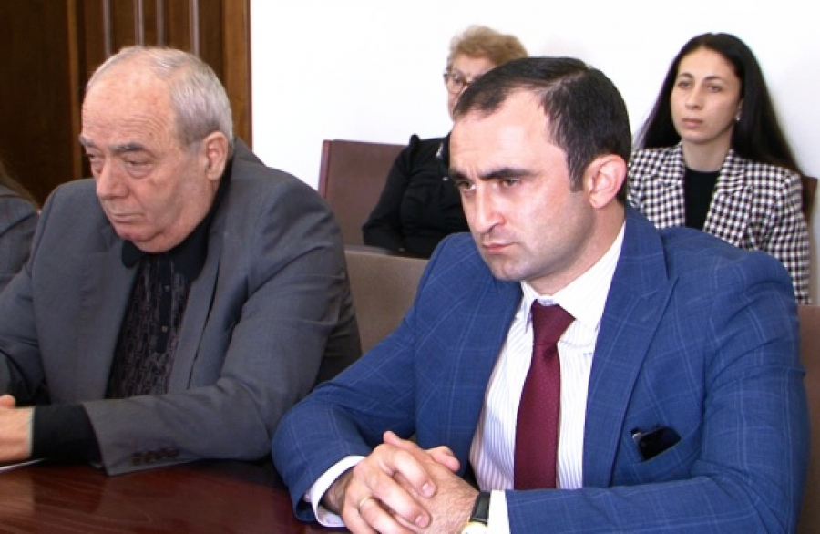 Коллективу Аппарата Кабинета министров представлен новый руководитель Иатыр Ажиба