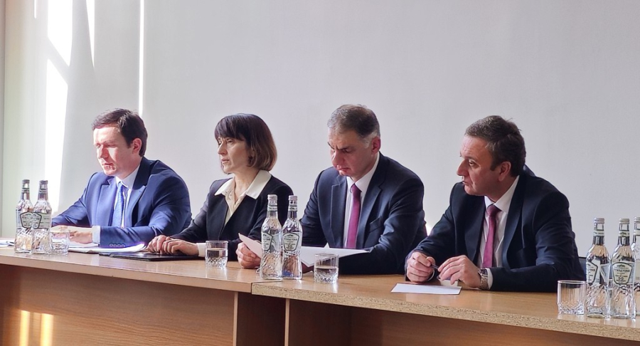 Премьер-министр принял участие в совещании в Администрации Гулрыпшского района, посвященном подведению итогов 2025 года