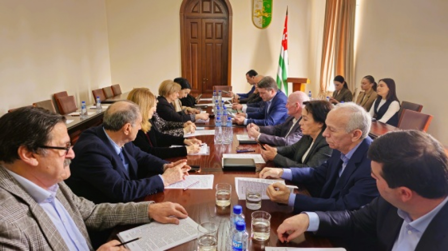 Джансух Нанба провел заседание госкомиссии по проведению мероприятий, посвященных 80-летию со дня рождения Владислава Ардзинба