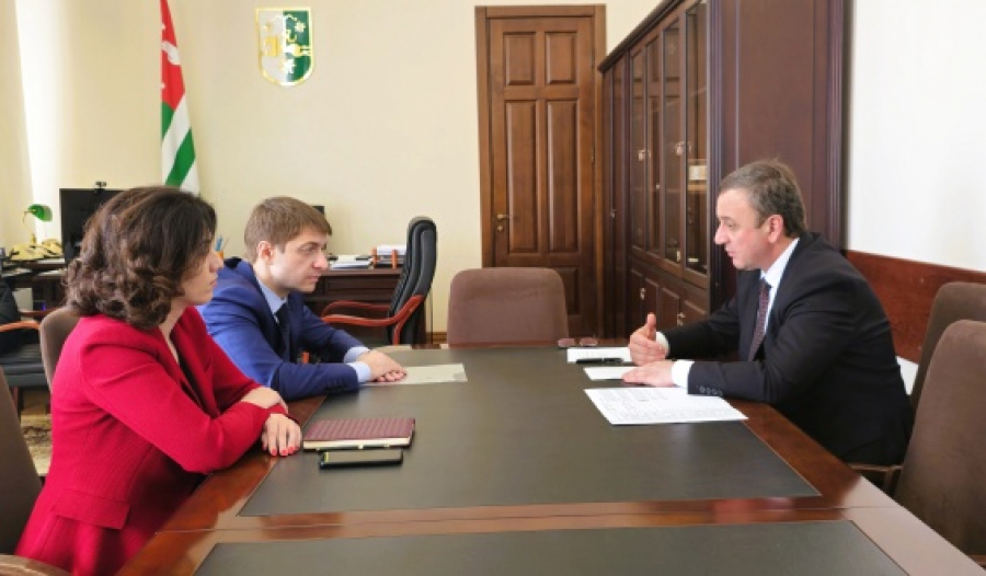 Премьер-министр Абхазии Владимир Делба принял ректора Северо-Кавказского федерального университета (СКФУ) Дмитрия Беспалова