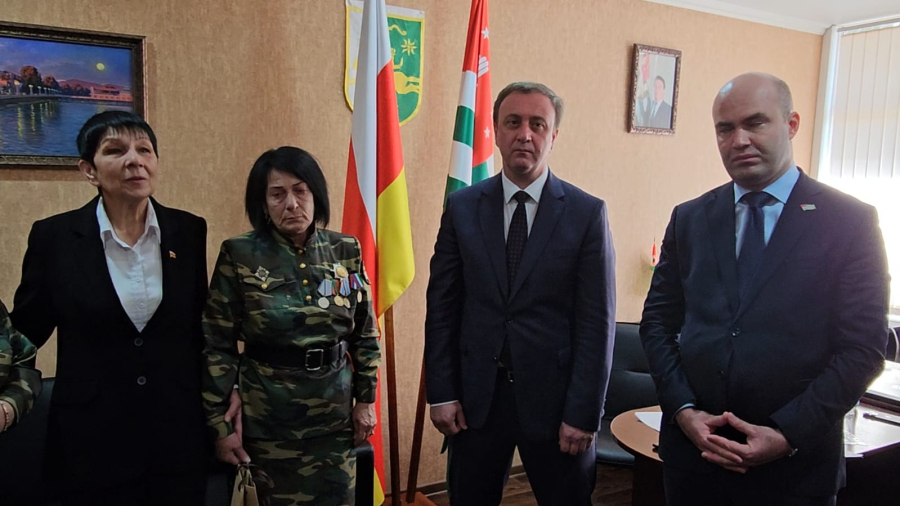 Владимир Делба посетил Посольство Абхазии в Южной Осетии