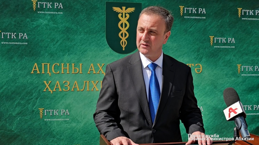 Владимир Делба поздравил сотрудников Государственного таможенного комитета с 34-летием создания службы