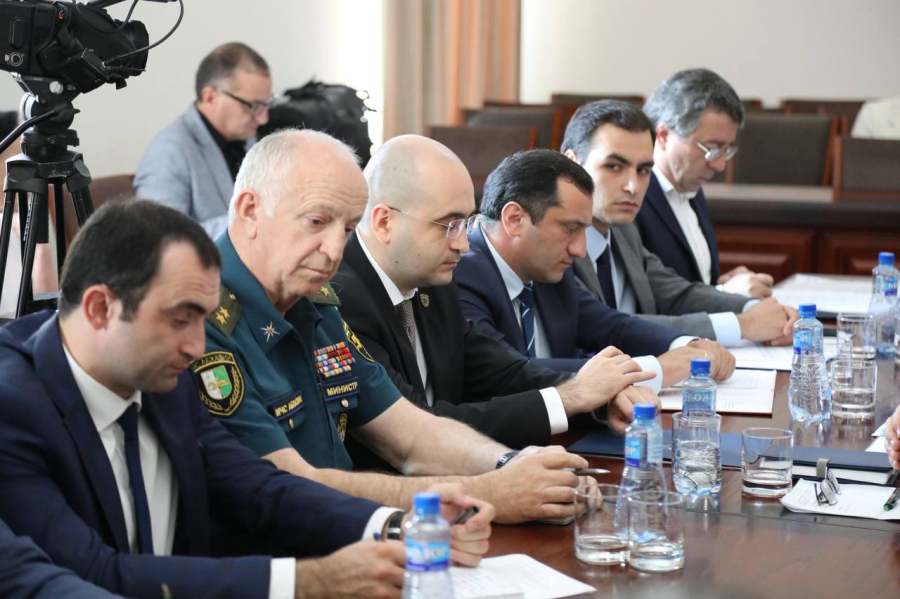 Президент поручил руководителю Аппарата Кабинета министров регулярно докладывать о ходе выполнений поручений главы государства