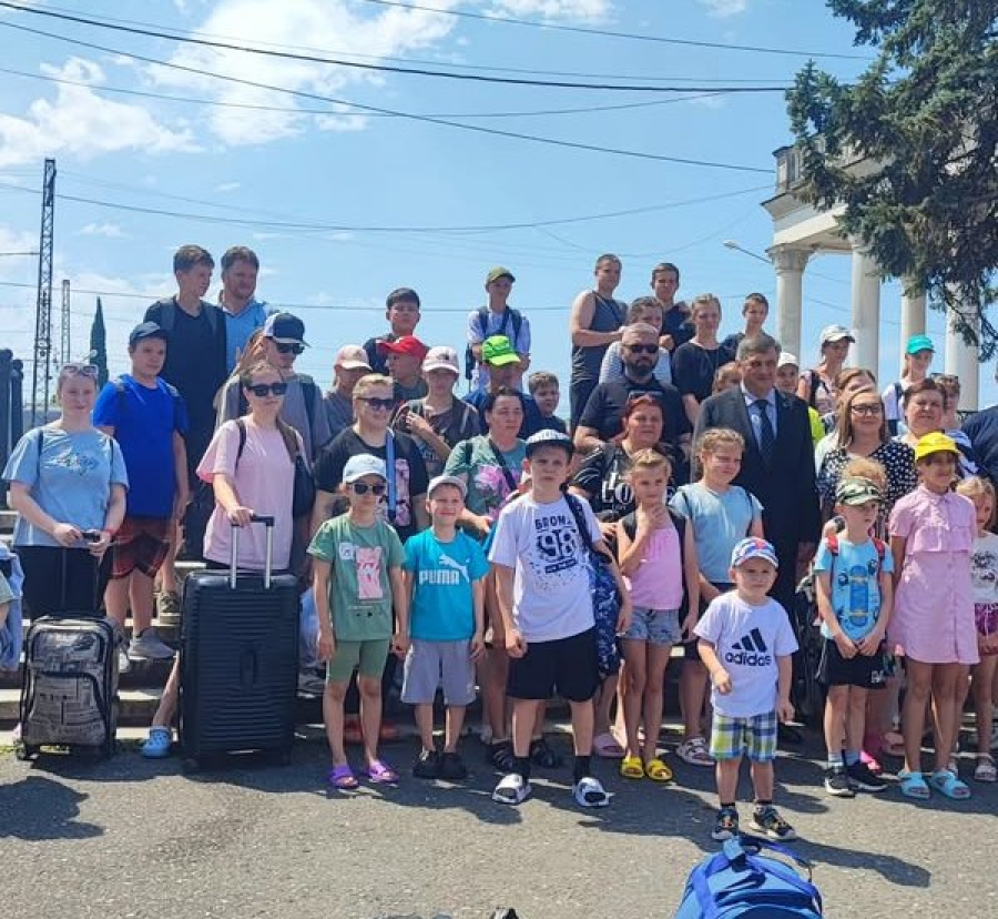 Вараздат Миносян встретил детей из Белгородской и Курской областей, прибывших на отдых в Абхазию