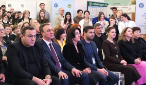 Владимир Делба приветствовал участников Профориентационной выставки