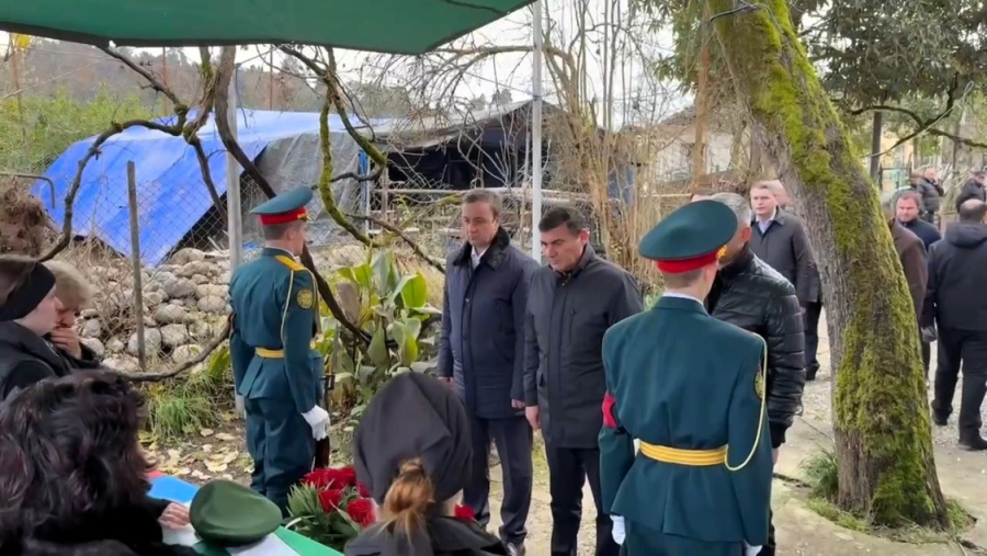 Владимир Делба почтил память добровольца Павла Бжания, погибшего в зоне СВО