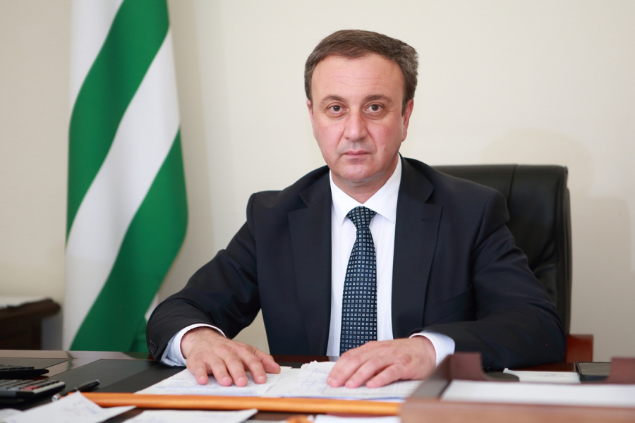 Владимир Делба поздравил педагогов с Днем учителя