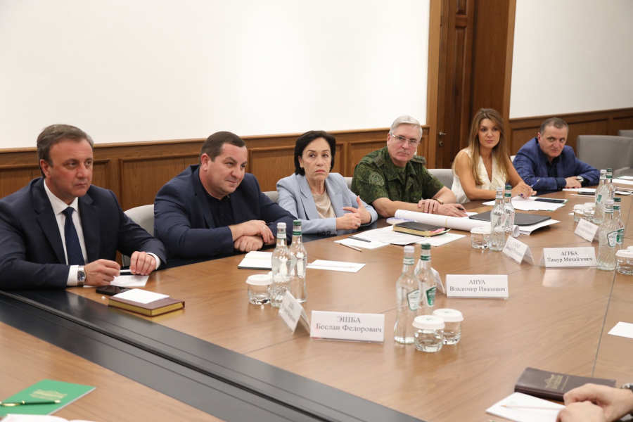 Владимир Делба принял участие в совещании по подготовке к празднованию Дня Победы и Независимости