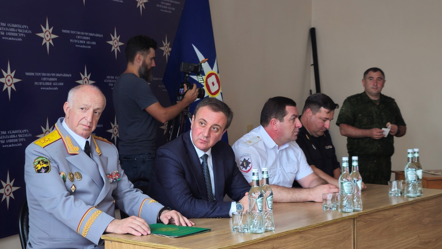 Владимир Делба поздравил сотрудников и руководство МЧС Абхазии с профессиональным праздником