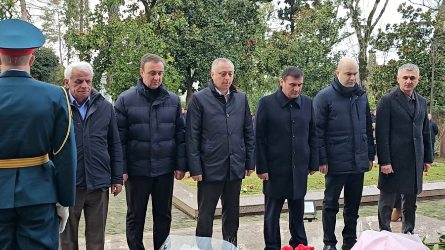 Владимир Делба почтил память жертв латской трагедии