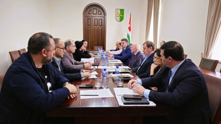 Состоялось заседание комиссии по проведению мероприятий, посвященных 80-летию со дня рождения Владислава Ардзинба