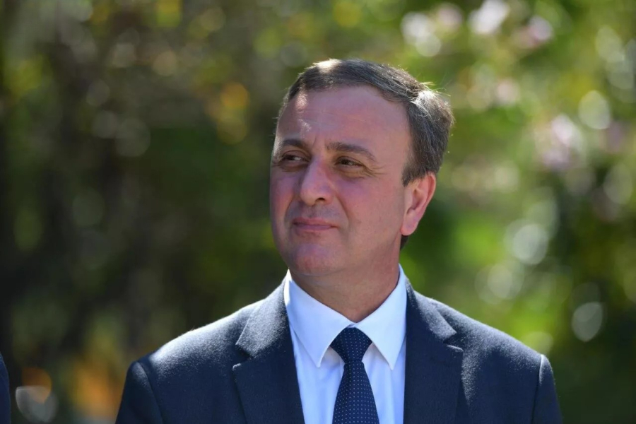 Владимир Делба поздравил женщин с 8 марта