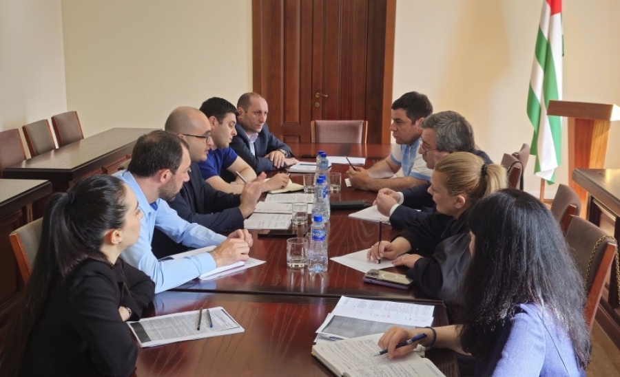 Сформирована рабочая группа по оказанию правовой помощи гражданам / ТЕЛЕФОНЫ ГОРЯЧЕЙ ЛИНИИ