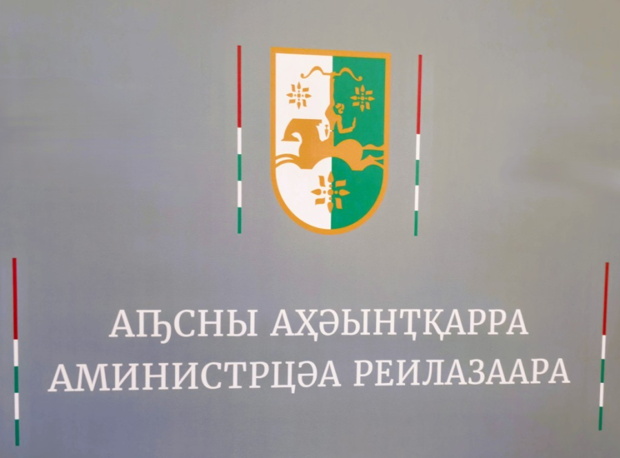 Владимир Делба поздравил ректора АГУ Алеко Гварамия с юбилеем