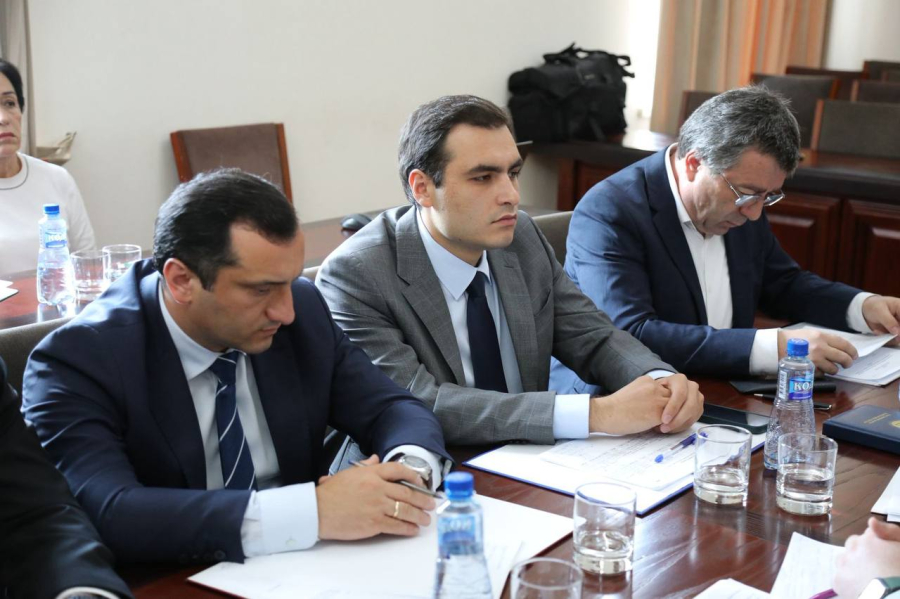 Президент Абхазии поручил разработать меры в сфере финансовой, налоговой и таможенной политики