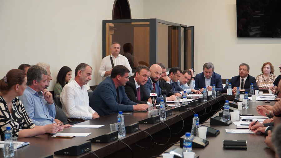 Представители исполнительной власти приняли участие в обсуждении проекта закона «О едином социальном налоге»