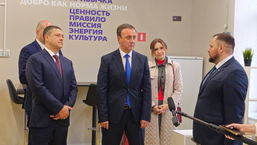 Владимир Делба посетил Дом молодежи в Пскове