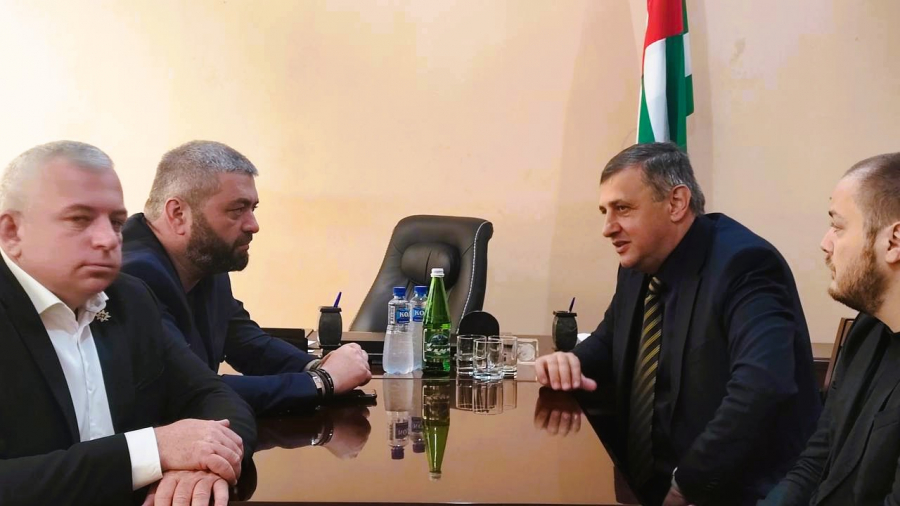 Вараздат Миносян встретился с министром туризма Астамуром Логуа